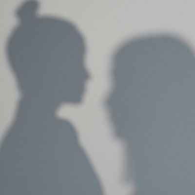 Μην κάνουμε τον πόνο των παιδιών περιεχόμενο, ας γίνουμε η ασφάλειά τους