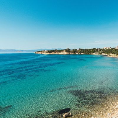 4 παραλίες κοντά στην Αθήνα για τις πρώτες βουτιές του Αγίου Πνεύματος