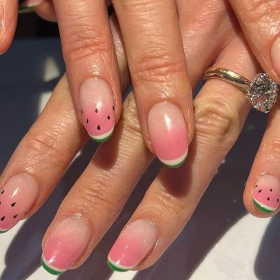 Watermelon Nails: Πώς να υιοθετήσεις την πιο ζουμερή τάση στα νύχια για το καλοκαίρι 2026