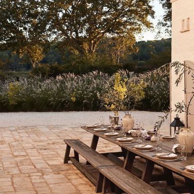 Θα μείνεις στην πόλη τον Αύγουστο; 5 deco tips για να μετατρέψεις την αυλή σου σε όαση