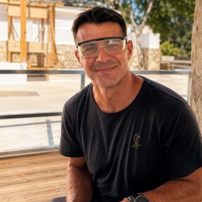 Το Survivor reunion στο νέο καφέ του Ντάνου στην Σκιάθο και η κίνησή του που ξεχώρισε