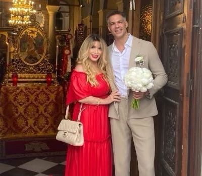 Η μαμά της Αθηνάς Οικονομάκου αποκάλυψε μία σκηνή του κρυφού γάμου στην Πλάκα μέσω ευχών στον Bruno