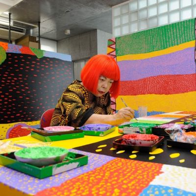 Yayoi Kusama: Έφυγε από τη ζωή στα 97 - Η ζωή της & τα πιο διάσημα polka dots
