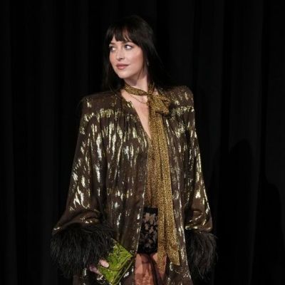 Αν είσαι brunette, το hair update που θέλεις για τον Σεπτέμβριο είναι αυτό της Dakota Johnson