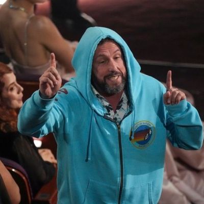 Ο Adam Sandler γίνεται 60 και μας υπόσχεται άλλες 50 ταινίες (θα τις δούμε όλες)