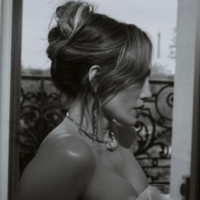 Chai Latte Nails: Η Jennifer Lopez μόλις έκανε το πιο κομψό nude μανικιούρ του φθινοπώρου