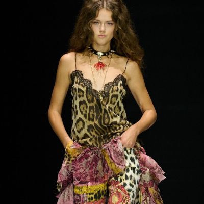 Roberto Cavalli SS27: H glamazon ενέργεια με την ιταλική υπερβολή που αγαπήσαμε στον οίκο επέστρεψε
