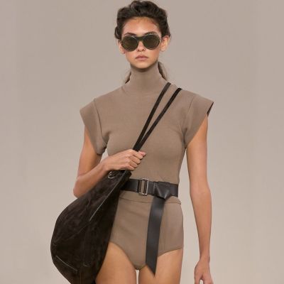 MFW Max Mara SS27: «Από όλα τα θαύματα του κόσμου, σίγουρα ο ορίζοντας είναι το μεγαλύτερο»