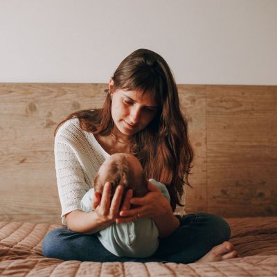 Από τη Lady Gaga μέχρι τη Lena Dunham: Γιατί μιλάμε πλέον ανοιχτά για την παρένθετη μητρότητα