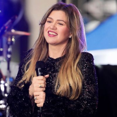 Η Kelly Clarkson δεν ψάχνει τον επόμενο έρωτα και αποκαλύπτει τη νέα της «εμμονή» με το AI