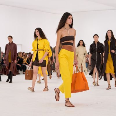 3 trends που θα κρατήσουμε από το show του οίκου Hermès και θα υιοθετήσουμε το καλοκαίρι του 2027