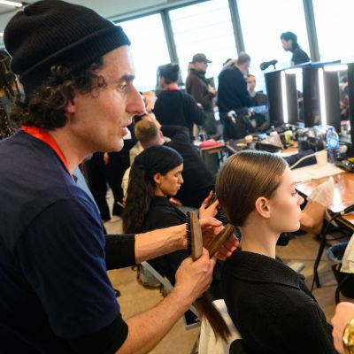 5 πράγματα που οι hairstylists θέλουν να σταματήσεις να κάνεις πριν από το ραντεβού στο κομμωτήριο
