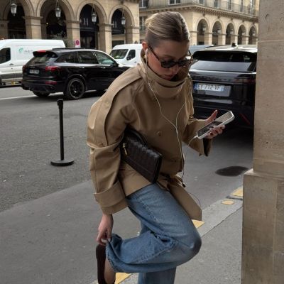 Trench coat season: Το διαχρονικό πανωφόρι που δεν φεύγει ποτέ από τη μόδα