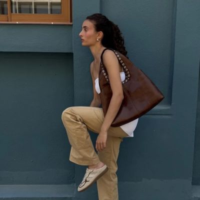 Sneaker Mules: Η πιο άνετη τάση στα παπούτσια για το φθινόπωρο