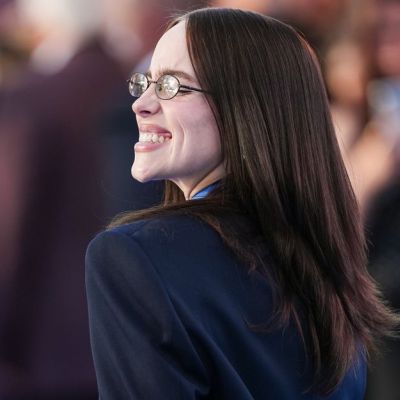 Billie Eilish: Έκανε το πιο απρόβλεπτο hair move της χρονιάς και το καρέ γίνεται cool
