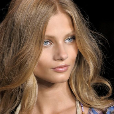 Το βαρύ μακιγιάζ είναι πλέον, παλιό. Ξεπεράστε το