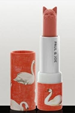 Η γάτα μπήκε στο κραγιόν