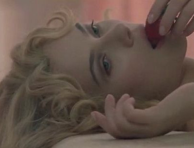 H Scarlett και ο άσχημος