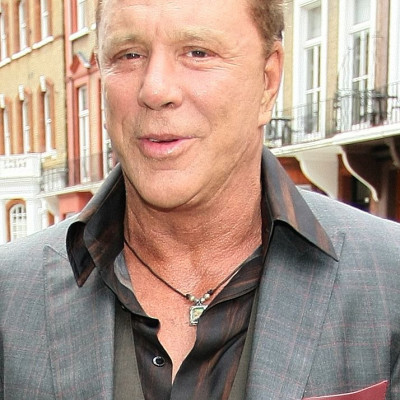 O Mickey Rourke θα βγάλει τα δόντια του για την νέα του ταινία