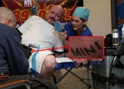 Έκανε τατουάζ στα γεννητικά του όργανα