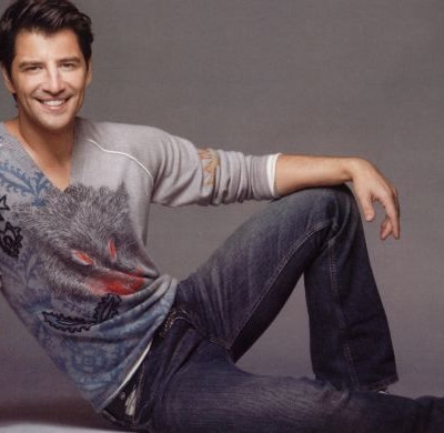 Σάκης Ρουβάς: Στο χειρουργείο για άμεση επέμβαση