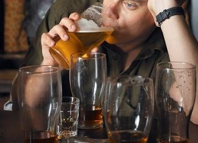 Τα «μεγάλα ποτήρια» βλάπτουν και τους γύρω τους