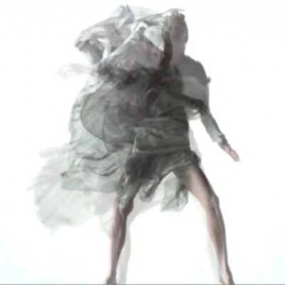 Η ανοιξιάτικη γυναικεία συλλογή του Gareth Pugh σε ένα νέο artistic βίντεο