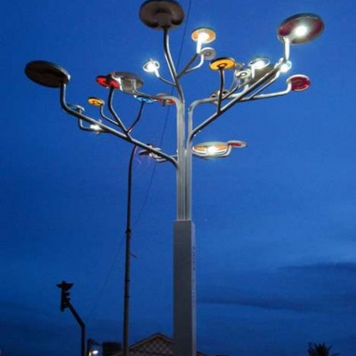 «Δέντρα» ηλιακής ενέργειας στους δρόμους της Καμπότζης