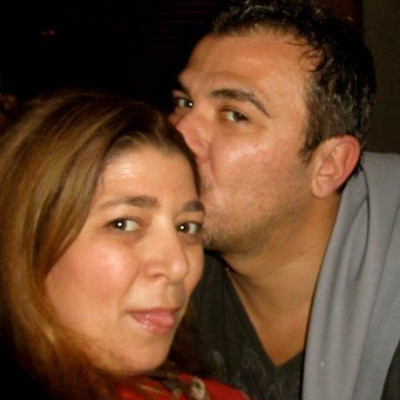 OFF STAGE ..EINAI STIGMES ...