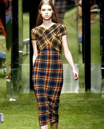 Tα Versus πίσω στον Versace