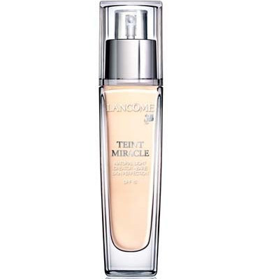 Αφήστε το φως να «ντύσει» το πρόσωπο σας με τη Lancôme