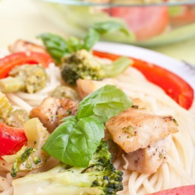 Μακαρόνια με μπρόκολο και σολωμό