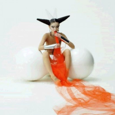 Ιχθείς: η τρίτη στάση ενός υπεργαλαξιακού ταξιδιού μόδας