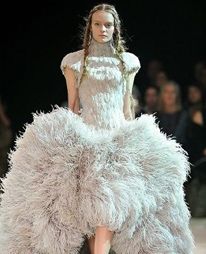 Tί έγραψε η Daphne Guinness για το νυφικό της Kate Middleton