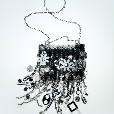 Ο Judy Blame βλέπει αλλιώς την κλασσική τσάντα «Le 69» του Paco Rabanne