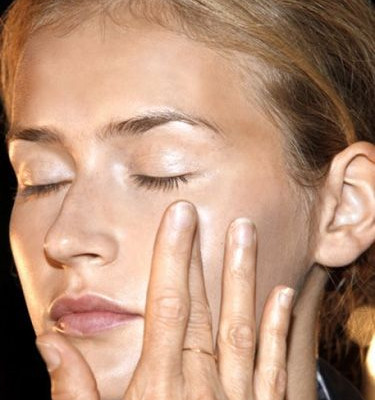 Concealer, βάση, make-up: Ο make-up artist Δημήτρης Γιανννέτος, τα σχολιάζει και συμβουλεύει