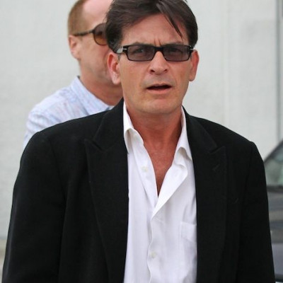 Kαινούργια καριέρα για τον Charlie Sheen