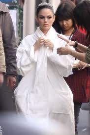 O Karl Lagerfeld φωτογραφίζει διαφημιστική καμπάνια