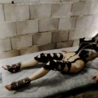 Απόκοσμα κομψοτεχνήματα από την Una Burke