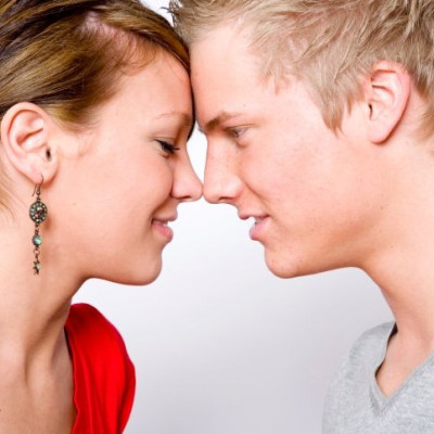 Τα ετερώνυμα έλκονται!