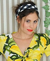 H Eliza Doolittle στην καινούργια καμπάνια του Moschino