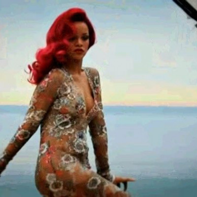 Μπείτε στα παρασκήνια της φωτογράφισης της Rihanna για τη Vogue