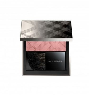 Περάστε από την ομίχλη, στο χρώμα με το ρουζ της Burberry