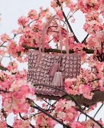 Οι ανθισμένες κερασιές της Loewe