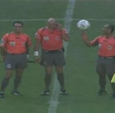 Video: Τα… κόλπα του επόπτη με την μπάλα