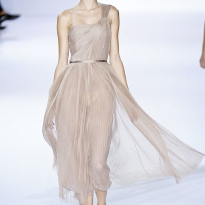 H Hannah MacGibbon παραμένει στη Chloé