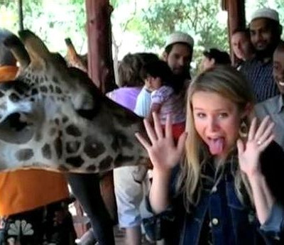 Ποια ηθοποιός του Hollywood φιλήθηκε στο στόμα με μία καμηλοπάρδαλη;