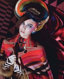 To editorial-καλειδοσκόπιο του περιοδικού W