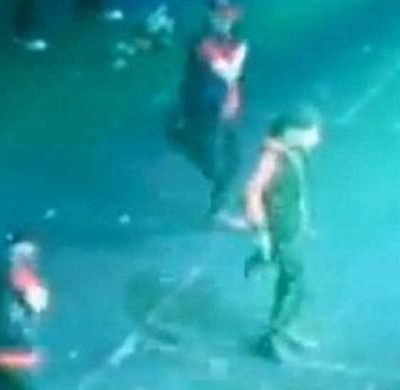 Video: Πέταξαν αβγά στον Justin Bieber