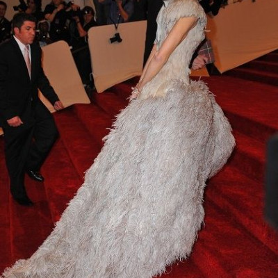 Daphne Guinness: Έκανε τη βιτρίνα του πολυκαταστήματος Barney’s δοκιμαστήριο